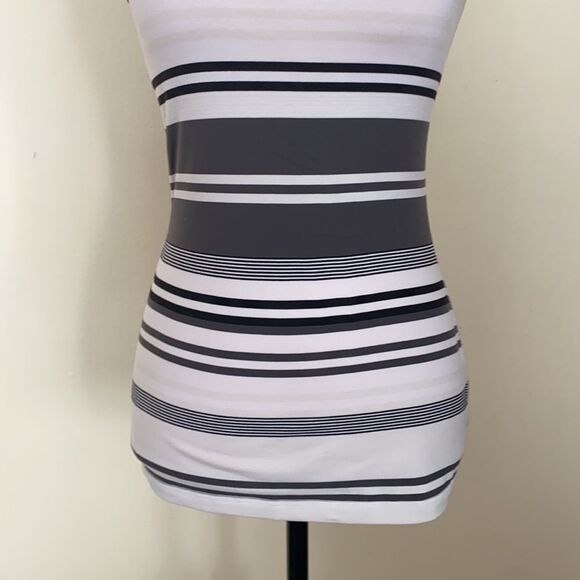 Lululemon Power Y Tank Top Size 4 - Picture 4 of 12